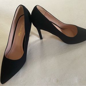 Black Suede Heels/Pumps Women’s Size 8
